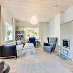 Leete Residence- 3br Family Friendly With Huge Garden&free Parking * تالين