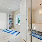Leete Residence- 3br Family Friendly With Huge Garden&free Parking Апартаменти