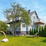 Leete Residence- 3br Family Friendly With Huge Garden&free Parking شقة *