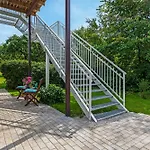 Апартаменти Leete Residence- 3br Family Friendly With Huge Garden&free Parking
