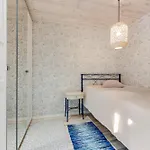 Leete Residence- 3br Family Friendly With Huge Garden&free Parking شقة