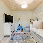 Апартаменти Leete Residence- 3br Family Friendly With Huge Garden&free Parking