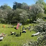 Апартаменти Leete Residence- 3br Family Friendly With Huge Garden&free Parking *