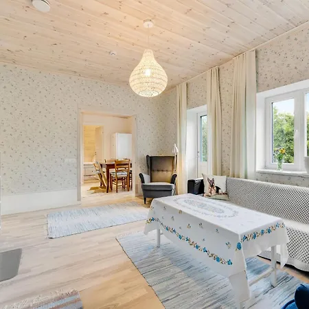 New 3br Family Friendly House With Huge Garden&free Parking Apartment