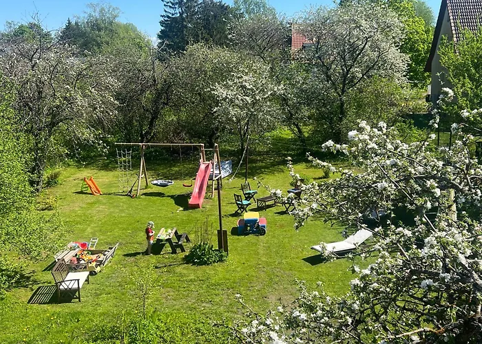 Leete Residence- 3br Family Friendly With Huge Garden&free Parking Апартаменты *