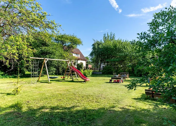 Апартаменты Leete Residence- 3br Family Friendly With Huge Garden&free Parking *