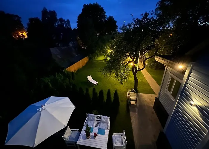 Leete Residence- 3br Family Friendly With Huge Garden&free Parking Апартаменты *