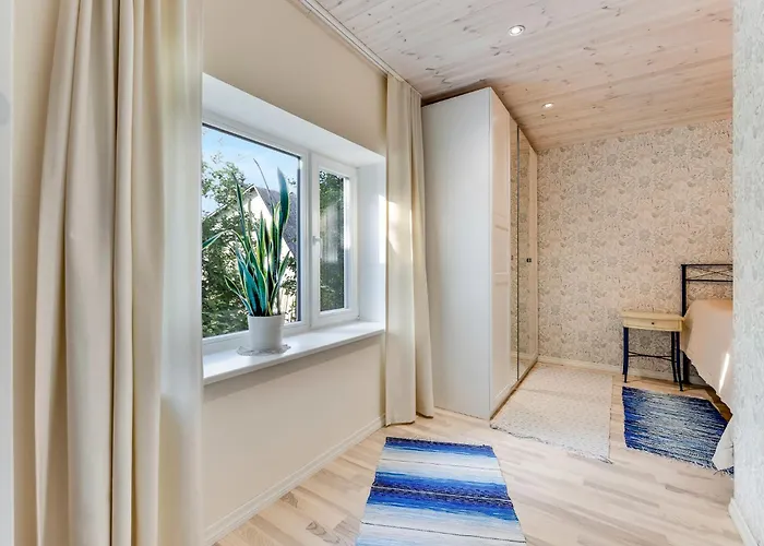 Leete Residence- 3br Family Friendly With Huge Garden&free Parking Таллин