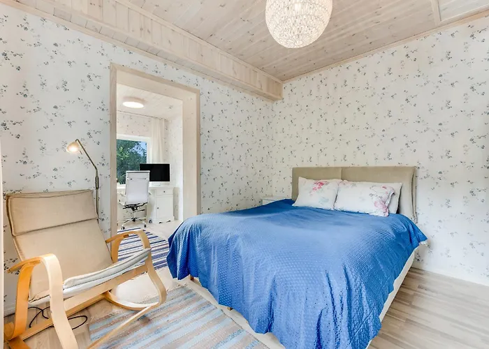 Leete Residence- 3br Family Friendly With Huge Garden&free Parking Таллин