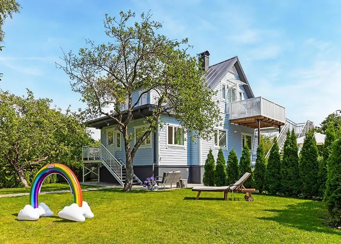 Leete Residence- 3br Family Friendly With Huge Garden&free Parking Апартаменты *