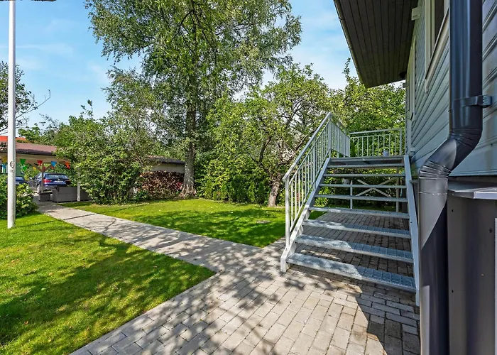 Апартаменты Leete Residence- 3br Family Friendly With Huge Garden&free Parking *