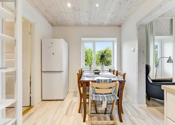 Leete Residence- 3br Family Friendly With Huge Garden&free Parking Апартаменты *