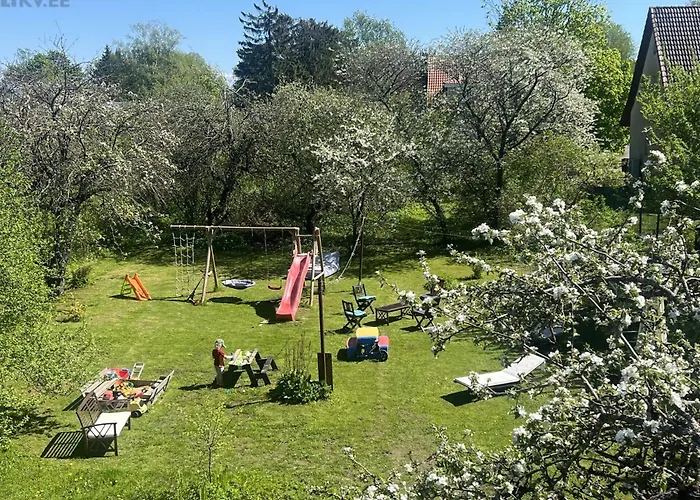 Апартаменты Leete Residence- 3br Family Friendly With Huge Garden&free Parking *